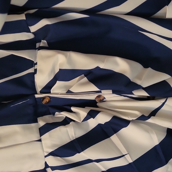 Dress - Picture 4 of 7